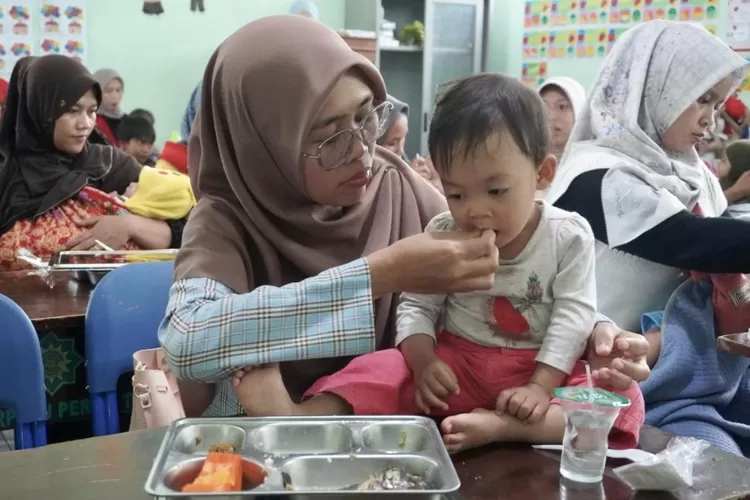 (Ilustrasi) Uji coba makan gizi gratis di Pesantren Persatuan Islam (PPI) Tarogong, Garut beberapa waktu lalu - Foto: Istimewa
