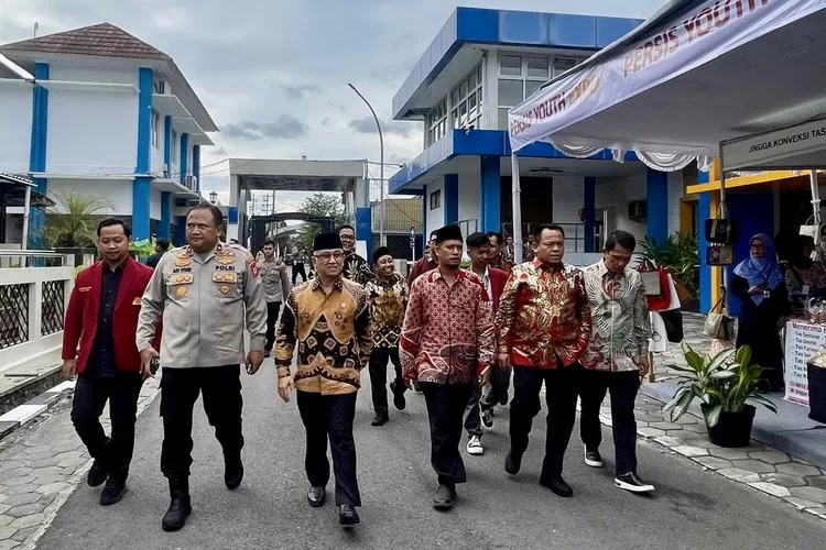 Anggota DPR RI, yang juga mantan  Ketua Umum HIMA PERSIS, Hoerudin Amin (kedua dari kanan) jelang pembukaan Muspleno Nasional Hima PERSIS - Foto: Henri Lukmanul Hakim