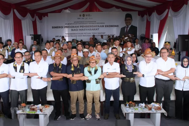 Koordinator Bidang Pemberdayaan Masyarakat, Muhaimin Iskandar, dalam rangka Peninjauan Program UKM dan Pemberdayaan di Mojokerto
