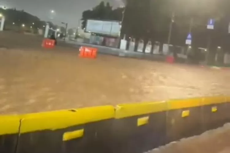 Banjir di salah satu Sudut Kota Jakarta 