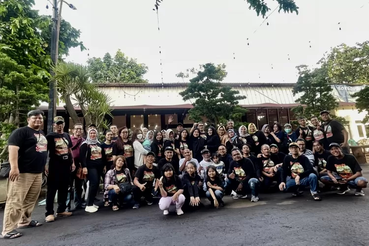 Foto bersama Keluarga Besar Jalan Latumenten, Jalambar Jakarta Barat diacara Silaturahmi Ketiga - Foto: Henri Lukmanul Hakim