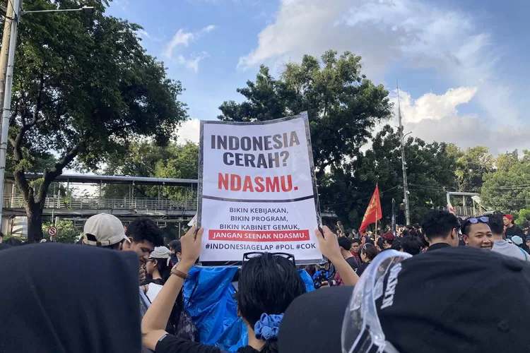 Potret aksi dari perhimpunan mahasiswa BEM SI bertajuk &lsquo;Indonesia Gelap&rsquo;. (X.com/@walhinasional)