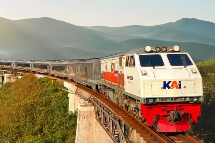 PT Kereta Api Indonesia (Persero) menambah jumlah tiket kereta yang dijual untuk mudik lebaran 2025. (Instagram/kai121_)