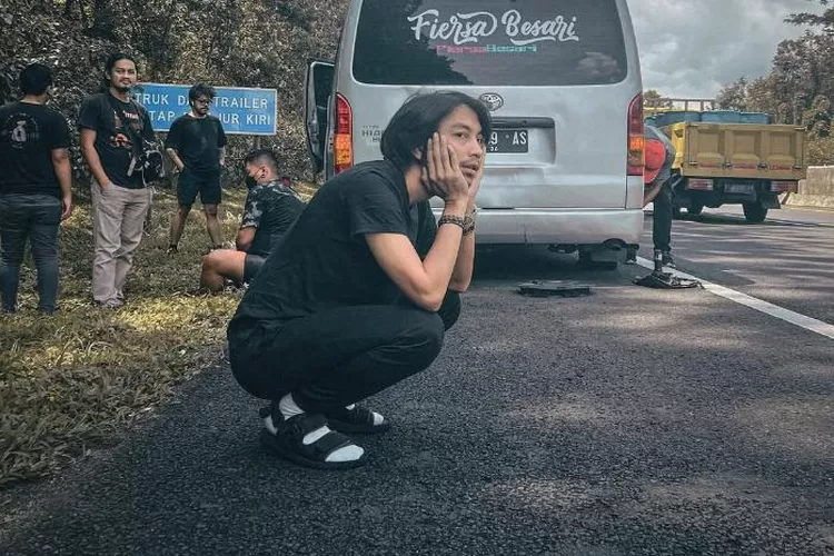 Potret musisi kenamaan Tanah Air, Fiersa Besari. (Instagram.com/@fiersabesari)