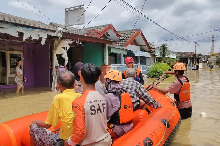 Rumah Zakat Kirim Relawan untuk Evakuasi Warga Terdampak Banjir Jabodetabek