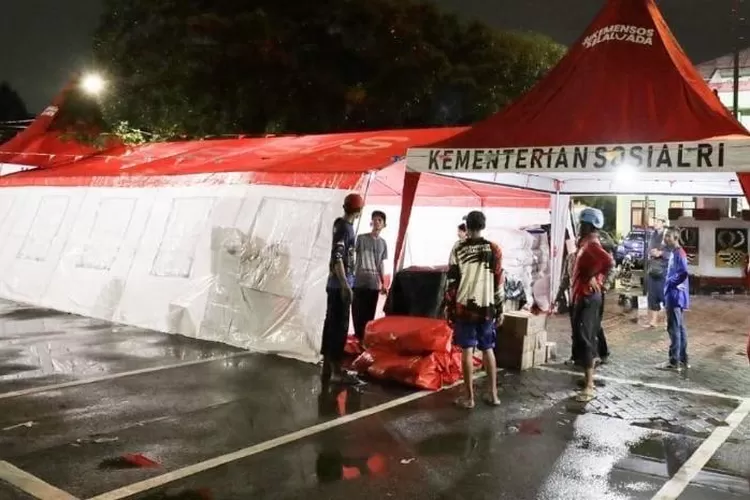 Dapur Logistik Mensos RI siap Layani Korban Banjir Jakarta timur  saat Sahur dan berbuka