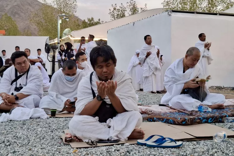 (Ilustrasi) Jemaah Haji Indonesia ketika berdoa di Arafah - Foto: Henri Lukmanul Hakim