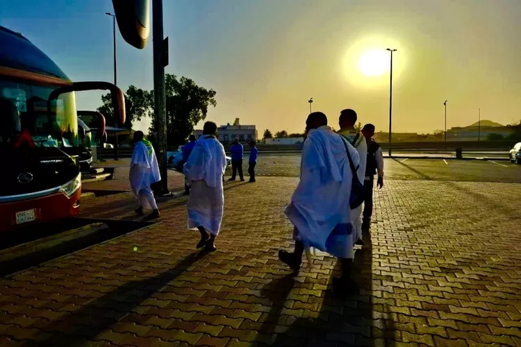 (Ilustrasi) Jamaah Haji Indonesia ketika mengambil miqat di Masjid Bir Ali, Madinah - Foto: Henri Lukmanul Hakim