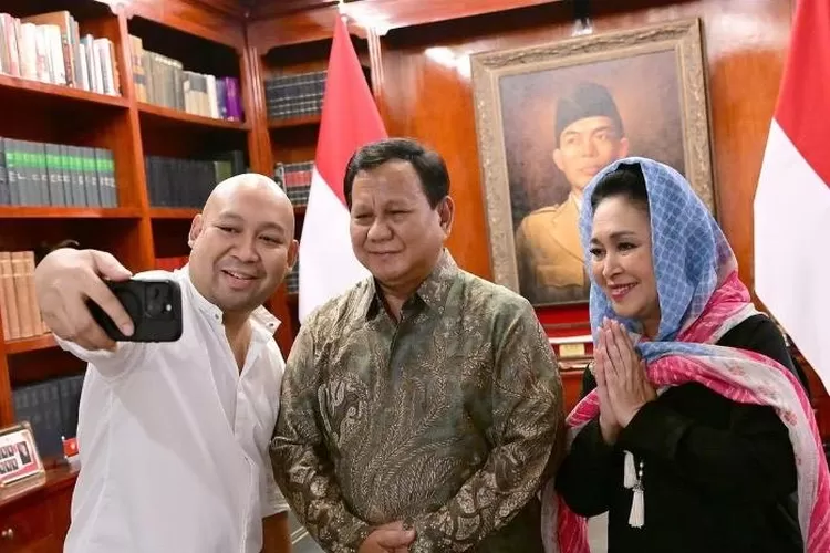 Prabowo Subianto bersama anaknya Didit dan Ibu Titiek Soeharto