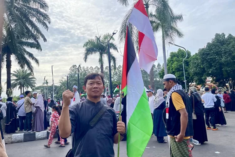 Ketua PD Persatuan Islam (PERSIS) Kota Tangerang, Ustaz Budiman menghadiri Aksi Peduli Palestina di Kota Tangerang - Foto: Henri Lukmanul Hakim