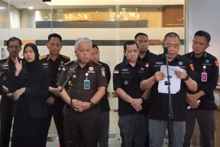 Konferensi Pers Tim Penyidik Kejagung terkait kasus dugaan suap vonis lepas korupsi CPO di PN Jakarta,