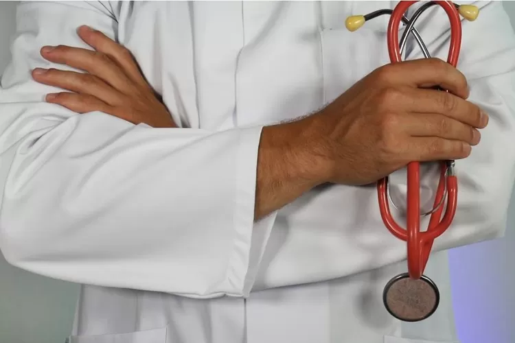 Ilustrasi Dokter di Malang Lakukan Pelecehan Seksual. (unsplash/Online Marketing)