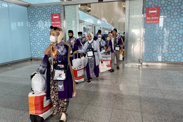 Jemaah haji Indonesia tiba di Bandara AMAA Madinah - Foto: Istimewa