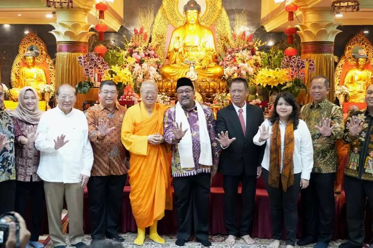 Wagub Rano Karno saat Acara Waisak di Wihara Ekayana Arama Duri Kepa Jakarta Barat