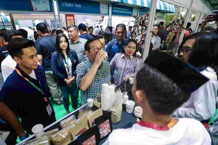 Gubernur DKI Jakarta, Pramono Anung, menghadiri kegiatan World of Coffee Jakarta di Jakarta International Convention Center (JCC), Senayan, Jakarta Pusat 