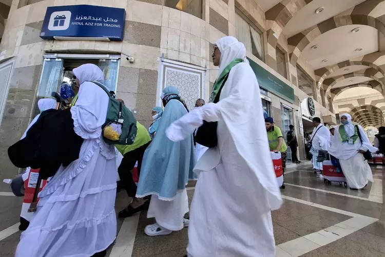 (Ilustrasi) Jemaah Haji indonesia meninggalkan Kota Madinah menuju Makkah - Foto: Henri Lukmanul Hakim