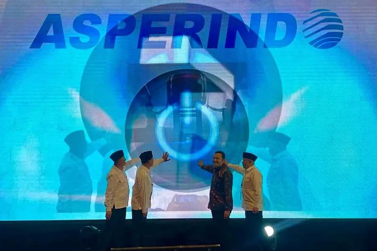 Penekanan tombol tanda dimulainya Munas XI Asperindo - Foto: Henri Lukmanul Hakim