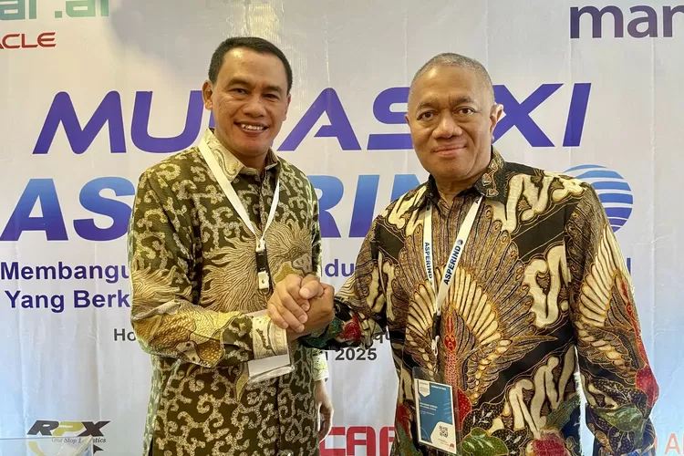 Direktur PT. JNE, Mohamad Feriadi (kanan) dan Direktur Utama SAPX Express, Budiyanto Darmastono - Foto: Henri Lukmanul Hakim SAP