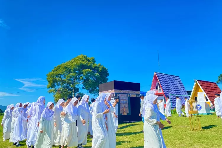 Manasik Haji Umrah di Quran Camp SMP PCI 2025 - Foto: Istimewa