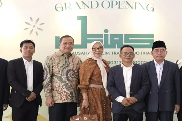 Komisaris dan Jajaran Direktur KIAS Travel saat hadiri launching Kantor KIAS Travel di Bintaro Tangerang Selatan
