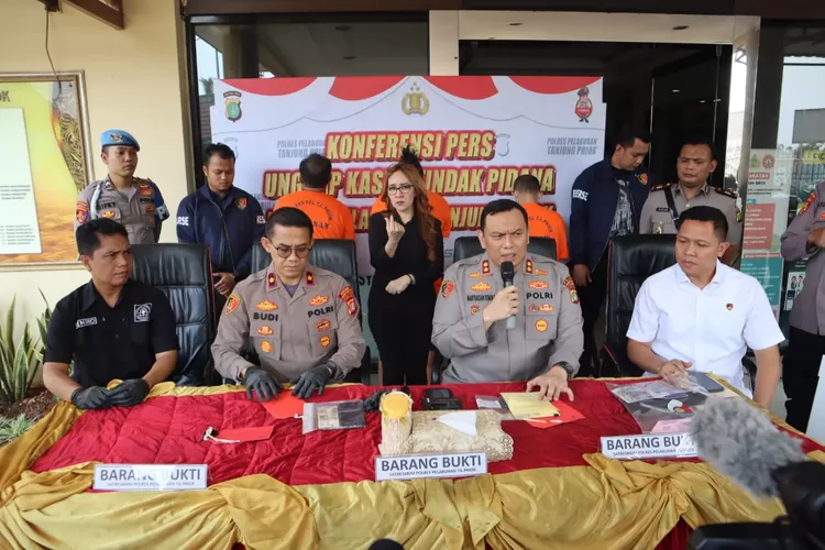 Kapolres Pelabuhan Tanjung Priok dalam Konferensi Pers Pengungkapan Judol