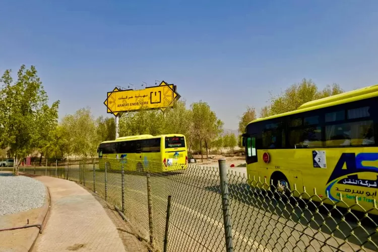 (Ilustrasi) Bus shalawat yang membawa jemaah haji Indonesia tiba di Arafah - Foto: Henri Lukmanul Hakim