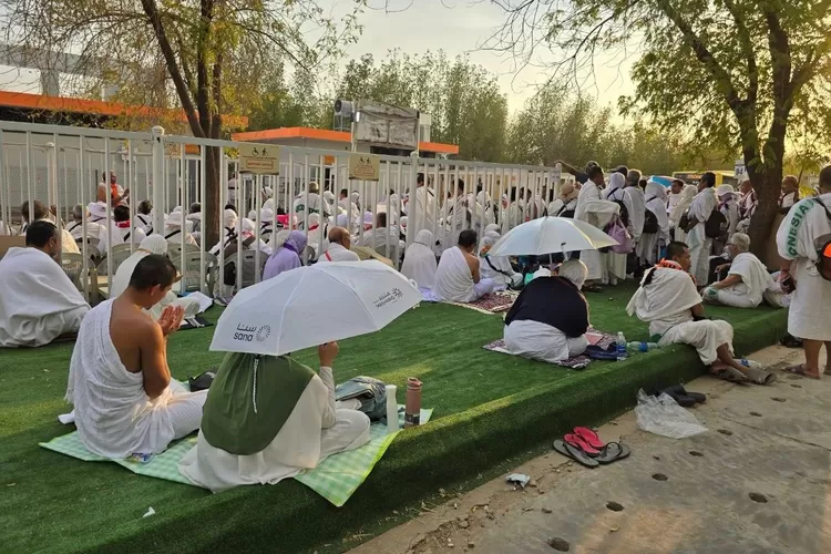 (Ilustrasi) Jemaah Haji Indonesia tengah berdoa saat wukuf di Arafah - Foto: Henri Lukmanul Hakim