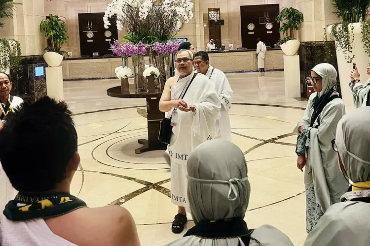 Ketua Umum Pimpinan Pusat Persatuan Islam (Ketum PP PERSIS), Dr. KH. Jeje Zaenudin memberikan pengarahan kepada Jemaah Haji khusus Karya Imtaq - Foto: Istimewa