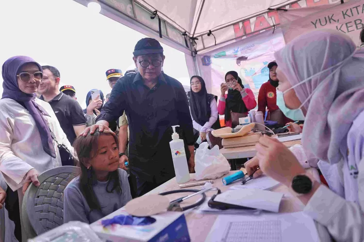  Gubernur DKI Jakarta, Pramono Anung, meninjau langsung lokasi pengungsian korban kebakaran di Kapuk Muara, Kecamatan Penjaringan, Jakarta Utara