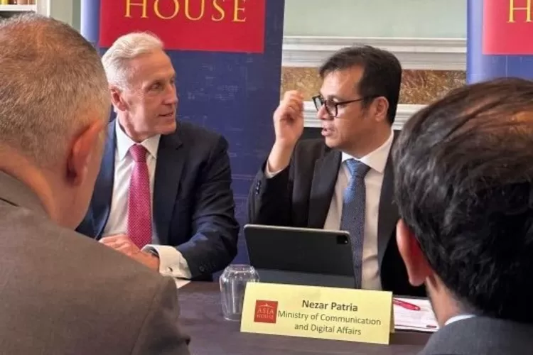 Wamen Komdigi Nezar Patria menghadiri Private Briefing di Asia House, London 