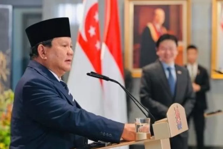 Presiden Prabowo Subianto dan Perdana Menteri (PM) Singapura Lawrence Wong melakukan pernyataan pers bersama usai Leaders&rsquo; Retreat yang digelar di Parliament House, Singapura, pada Senin, 16 Juni 2025. Foto: BPMI Setpres