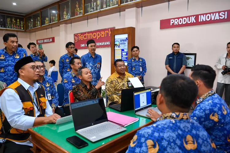 Wakil Menteri Pendidikan Dasar dan Menengah (Wamendikdasmen), Fajar Riza Ul Haq, melakukan kunjungan kerja ke Kota Semarang