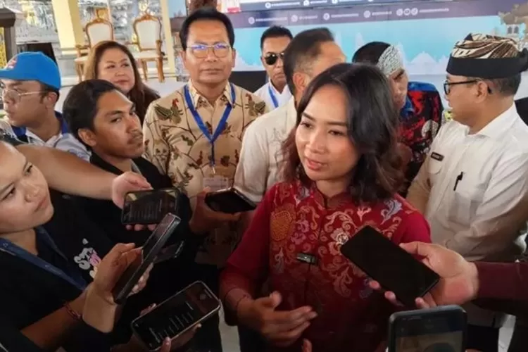 Wakil Menteri Pariwisata dan Ekonomi Kreatif bNi Luh Puspa