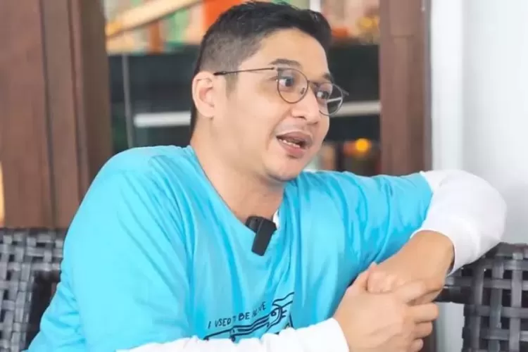 Pasha Ungu tidak terima Kiesha Alvaro jadi korban dugaan penamparan oleh Dimas Anggara (Foto: Gorajuara/ Tangkap layar YouTube Momo Youtube Channel)