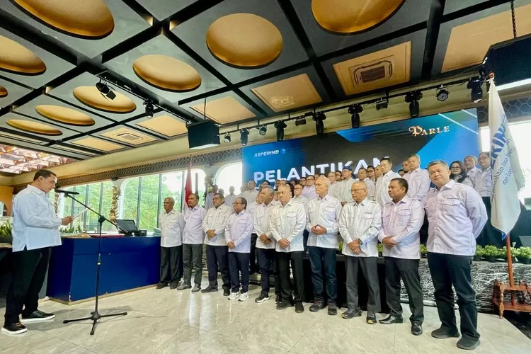 Ketua Umum Dewan Pimpinan Pusat  Asperindo, melantik pengurus masa bakti 2025-2029 - Foto: Henri Lukmanul Hakim