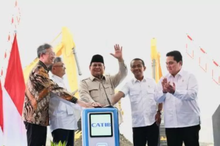 Presiden Prabowo Subianto meresmikan groundbreaking ekosistem industri baterai kendaraan listrik terintegrasi konsorsium ANTAM-IBC-CBL di Artha Industrial Hills (AIH), Kabupaten Karawang, Provinsi Jawa Barat pada Minggu, 29 Juni 2025. Foto: BPMI Setpres