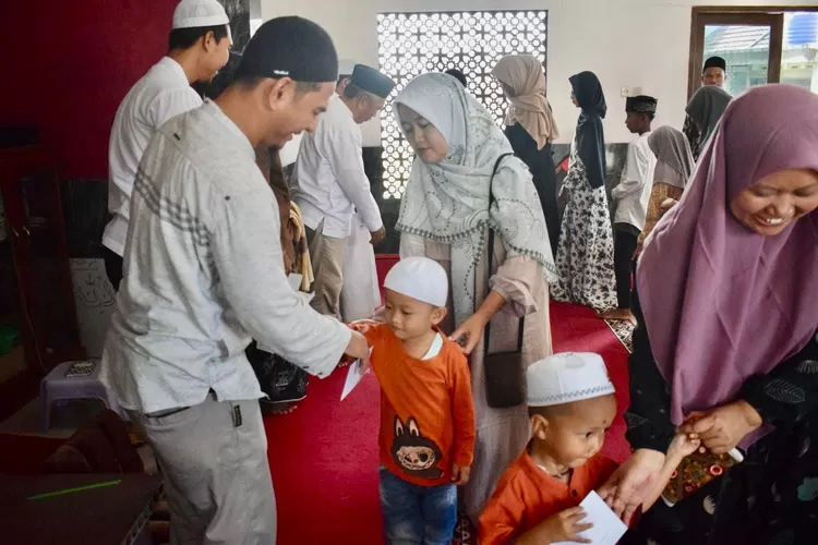 Perumahan Taman Arroyan Gelar Santunan Anak Yatim, Khitanan dan  Pemeriksaan Kesehatan Gratis