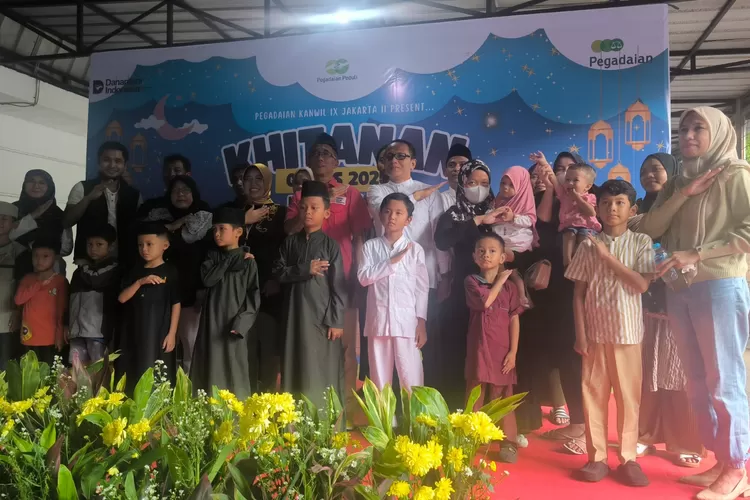 Sunatan Massal dan Santunan Anak Yatim oleh Perum Pegadaian