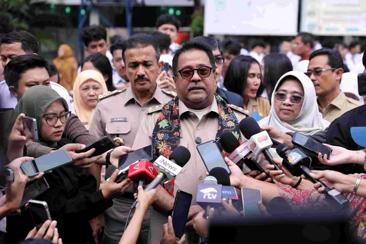 Wakil Gubernur (Wagub) DKI Jakarta, Rano Karno memberikan keterangan kepada awak media