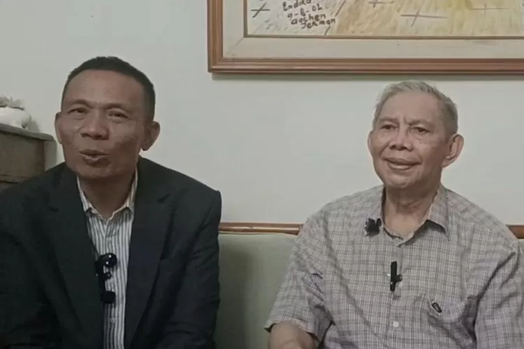 Eks Rektor UGM, Prof Sofian Effendi ketika berdialg dengan Dr. Rismon Sianipar 
