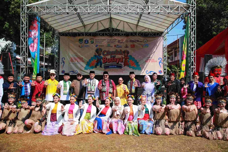 Wakil Gubernur (Wagub) DKI Jakarta, Rano Karno, meresmikan Festival Cilandak Berbudaya 2025 di Lapangan Pamentas, Jalan Pertanian Raya, Cilandak, Jakarta Selatan