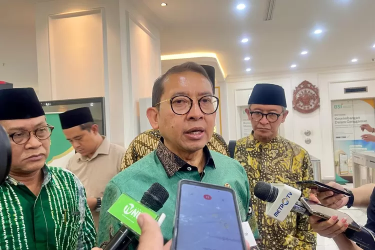 Menteri Kebudayaa, Fadli Zon saat memberikan keterangan kepada awak media di Kantor PBNU, Jakarta, Senin (21/7) - Foto: Henri Lukmanul Hakim