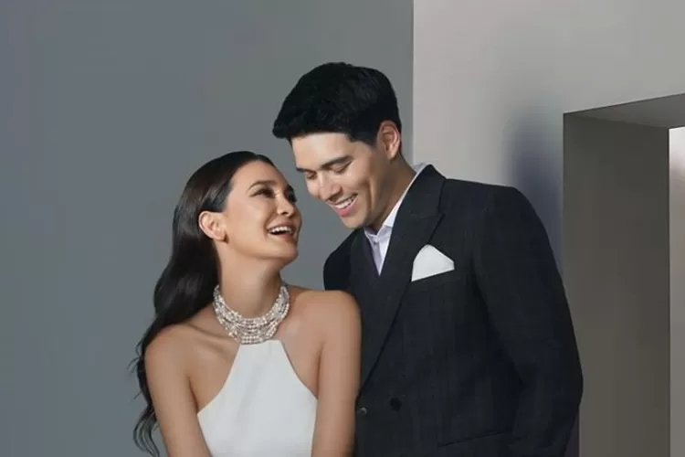 Potret pasangan artis Luna Maya dan Maxime Bouttier. (Instagram/lunamaya)