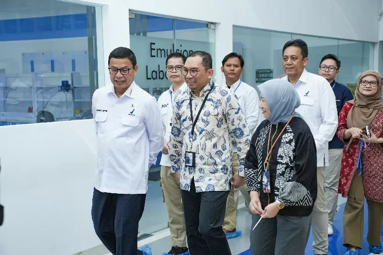 Kepala Badan Pengawas Obat dan Makanan Republik Indonesia (BPOM), Prof. Dr. Taruna Ikrar, M.Biomed., Ph.D, melakukan kunjungan kerja perdananya ke industri kosmetik dengan mengunjungi fasilitas produksi dan pusat riset milik PT Paragon Technology and Innovation