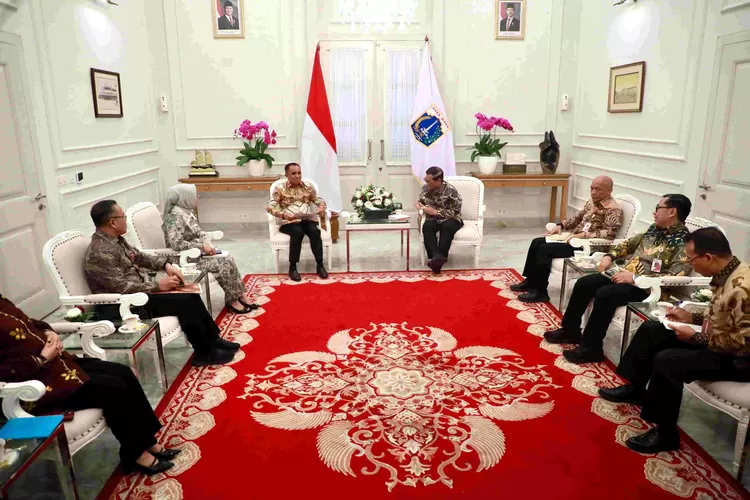 Gubernur DKI Jakarta, Pramono Anung, menerima kunjungan Gubernur Sulawesi Tengah, Anwar Hafid