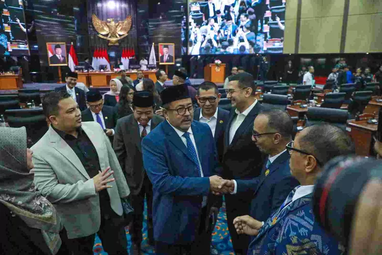 Wakil Gubernur (Wagub) DKI Jakarta, Rano Karno, menghadiri sidang paripurna DPRD DKI Jakarta