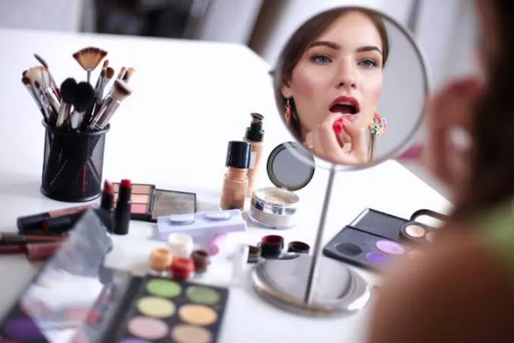Salah Satunya Pakai Primer, Ini 4 Tips Cegah Oksidasi Makeup