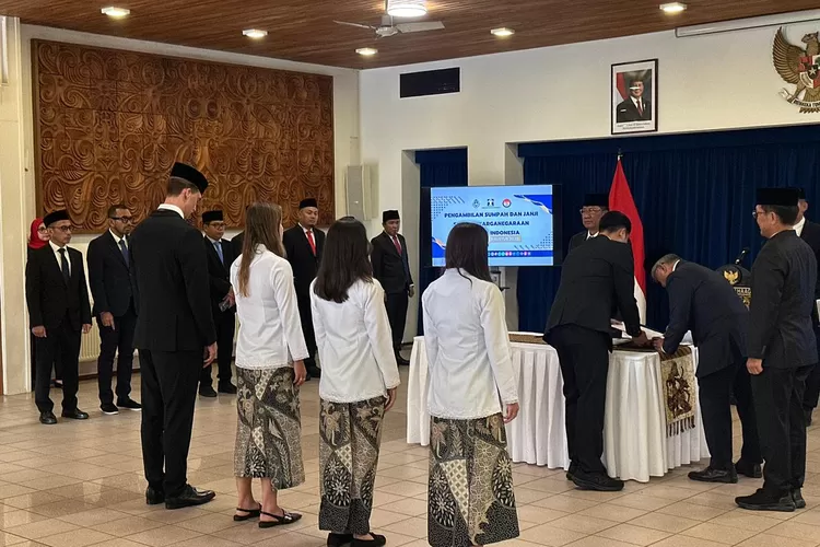  Empat pemain diaspora resmi mengucapkan sumpah setia sebagai Warga Negara Indonesia (WNI) di Kedutaan Besar Republik Indonesia di Den Haag