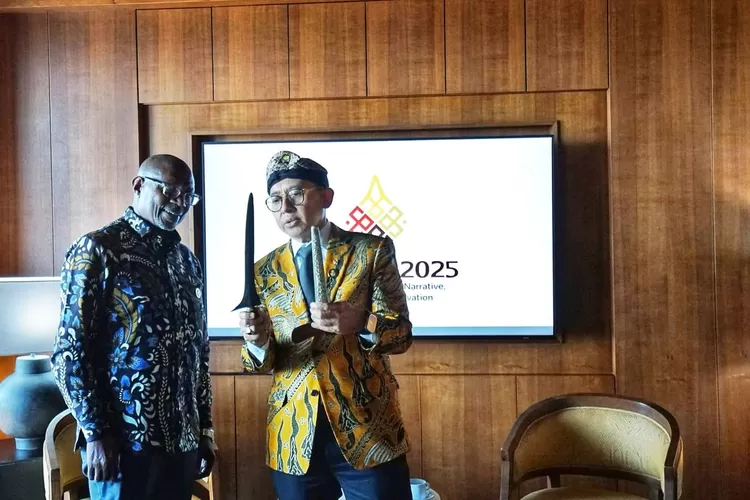 Menteri Kebudayaan Republik Indonesia Fadli Zon bersama Menteri dari Rwanda