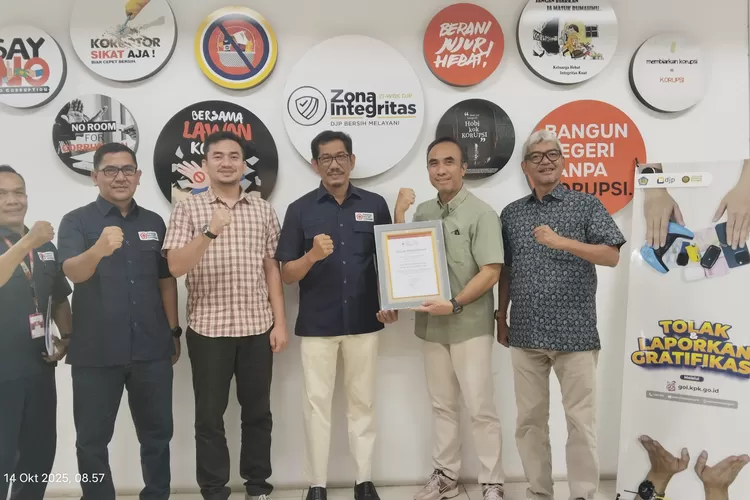 Pengurus dan Staff PMI Jakarta Utara bersama Pejabat KPP Madya Dua Jakarta Utara
